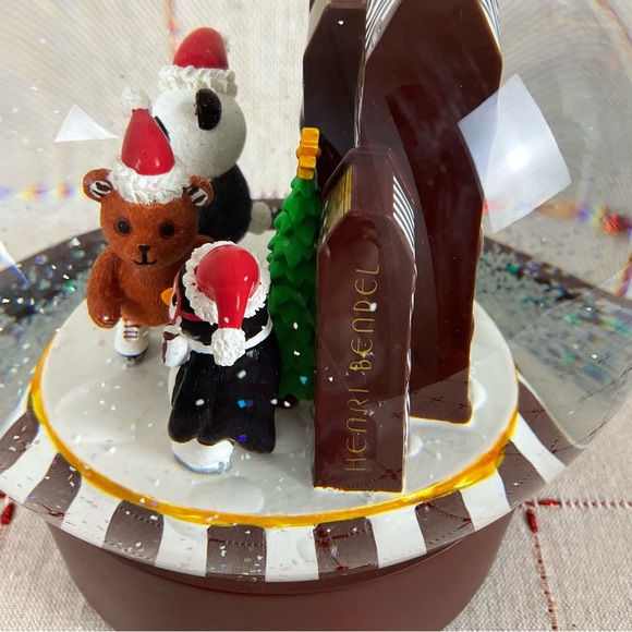 Henri Bendel “Bendel Guests” Final Edition Musical Snow Globe HTF Rare Snowglobe - Picture 8 of 11